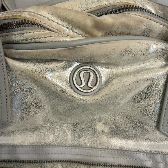 Lululemon Sweat Once A Day Bag Silver Metallic Yoga Gym Weekend Bag - Picture 3 of 16